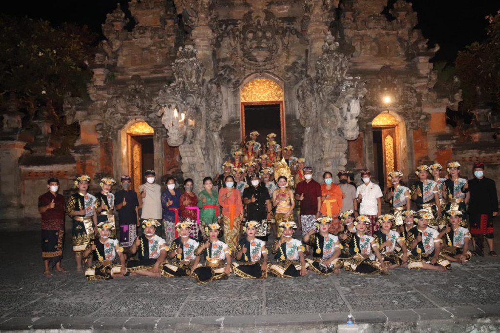 Bupati Giri Prasta Hadiri Perekaman Virtual Asti Pradnya Swari Br.  Bualu di Art Centre